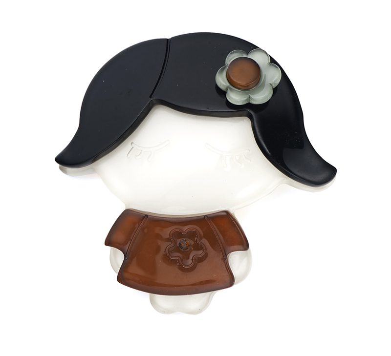 Broche Poupée