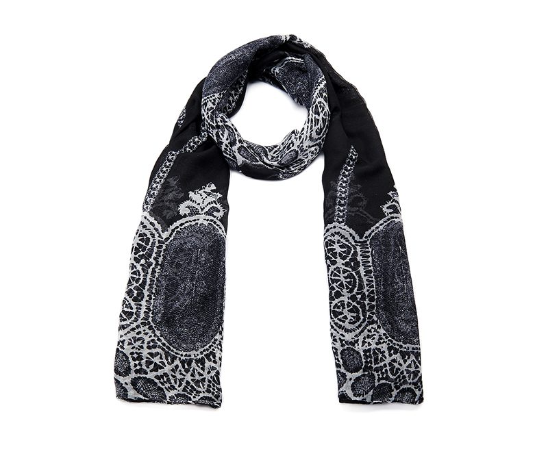 Foulard noir victorien Intrigue
